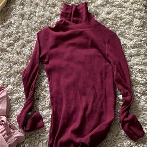 Turtle neck long sleeve shirt